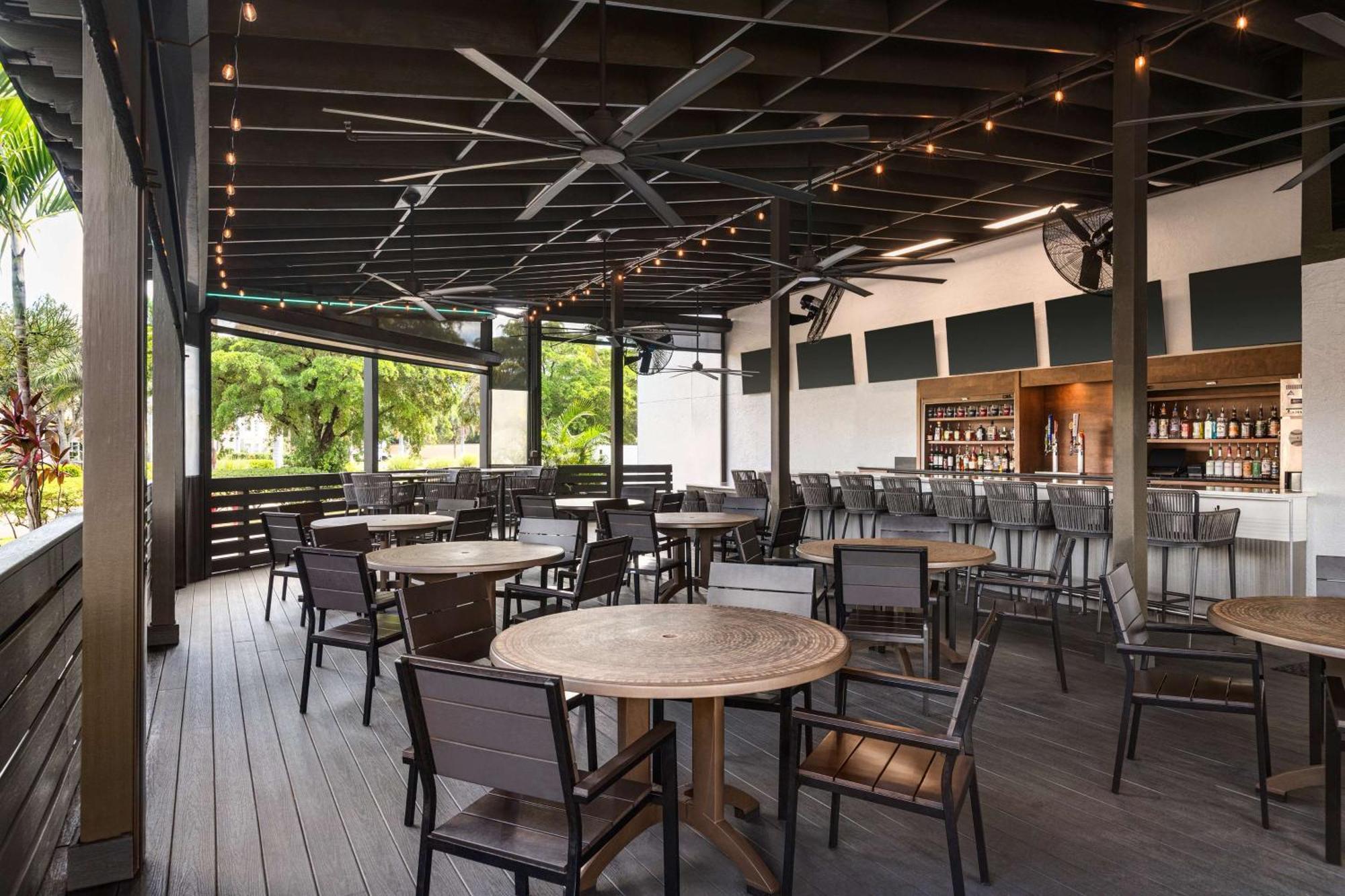 Doubletree By Hilton Fort Myers At Bell Tower Shops Zewnętrze zdjęcie