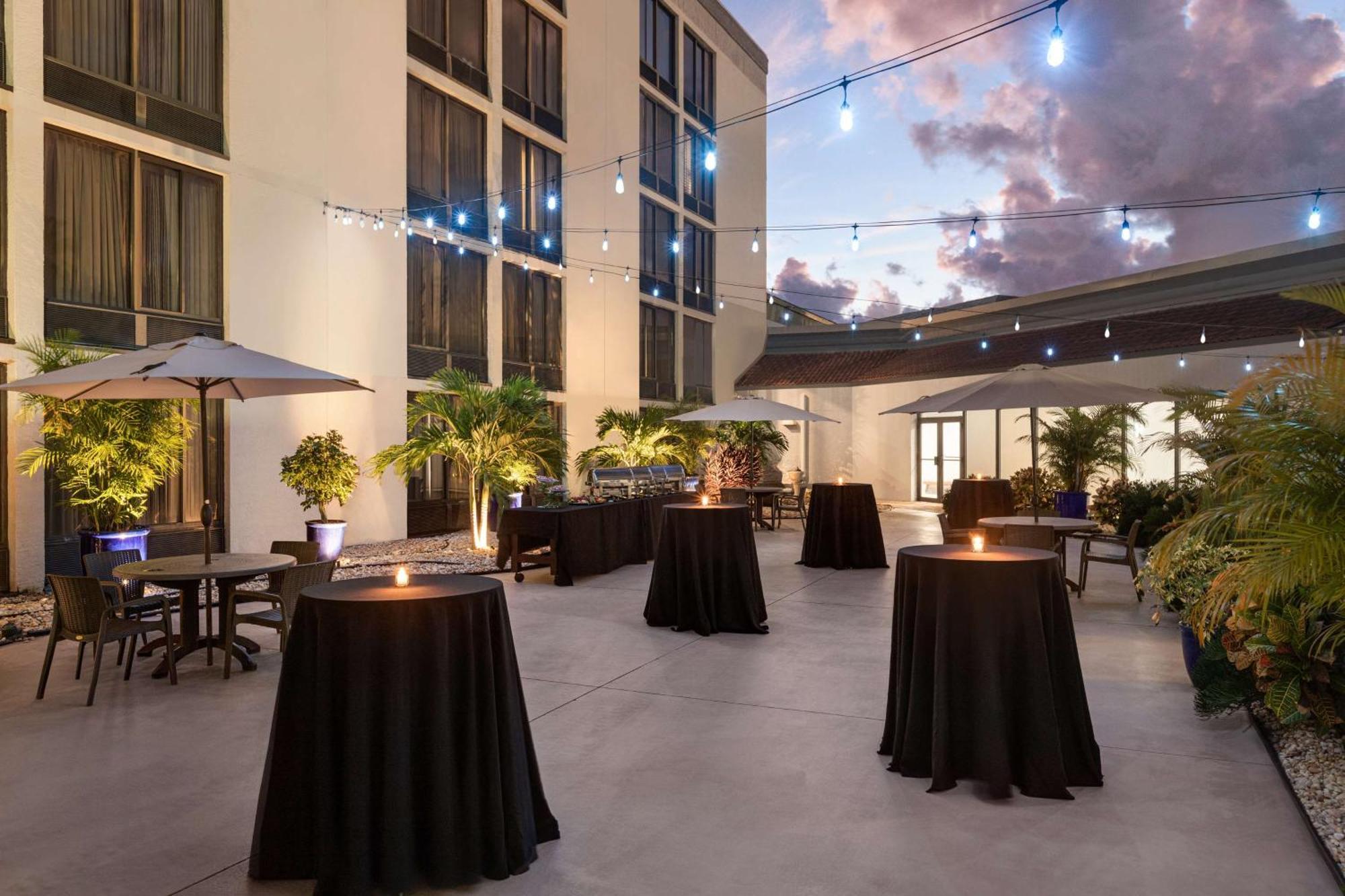 Doubletree By Hilton Fort Myers At Bell Tower Shops Zewnętrze zdjęcie