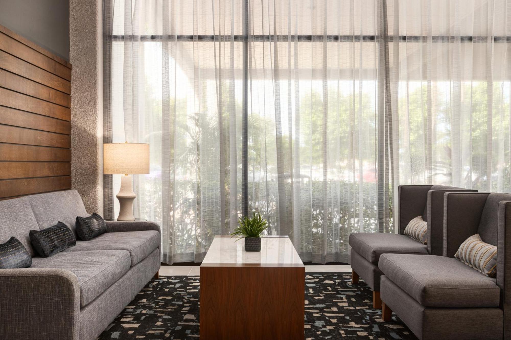Doubletree By Hilton Fort Myers At Bell Tower Shops Zewnętrze zdjęcie