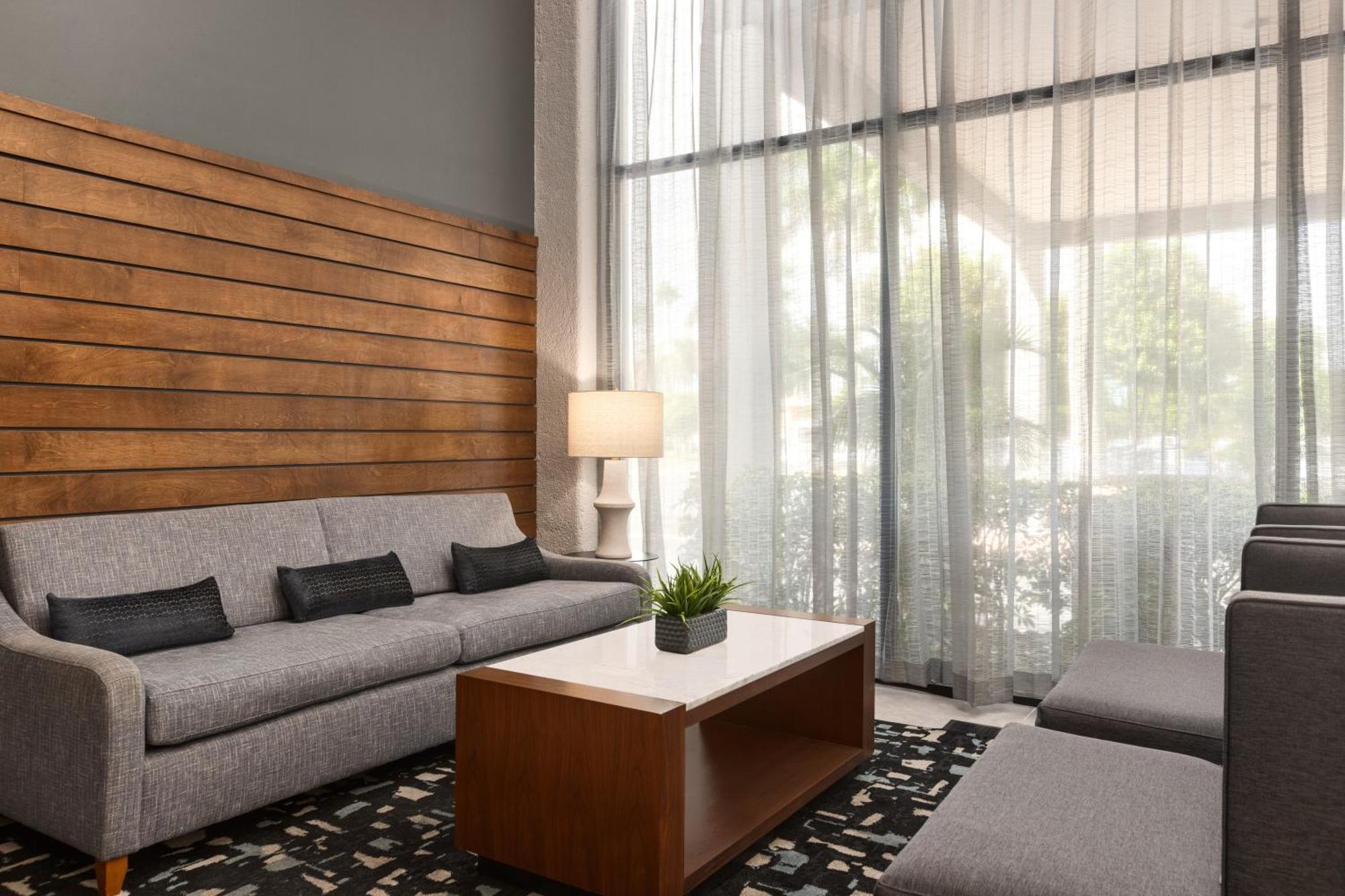 Doubletree By Hilton Fort Myers At Bell Tower Shops Zewnętrze zdjęcie