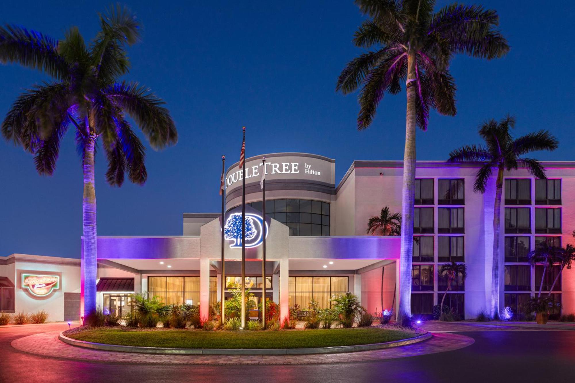 Doubletree By Hilton Fort Myers At Bell Tower Shops Zewnętrze zdjęcie
